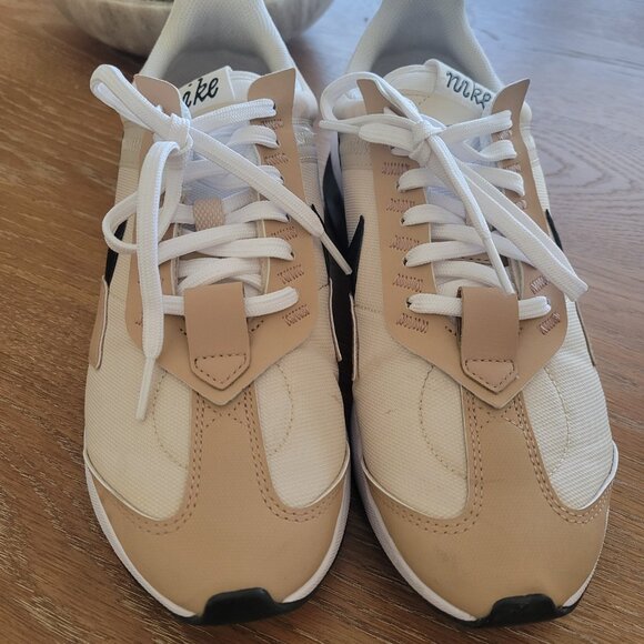 Women's Nike Airmax Pre-day size 9 - Picture 2 of 6